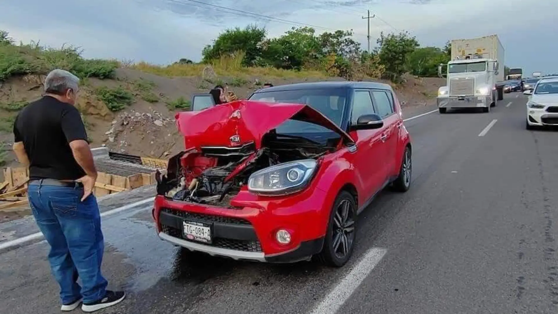 Choque en autopista a Colima